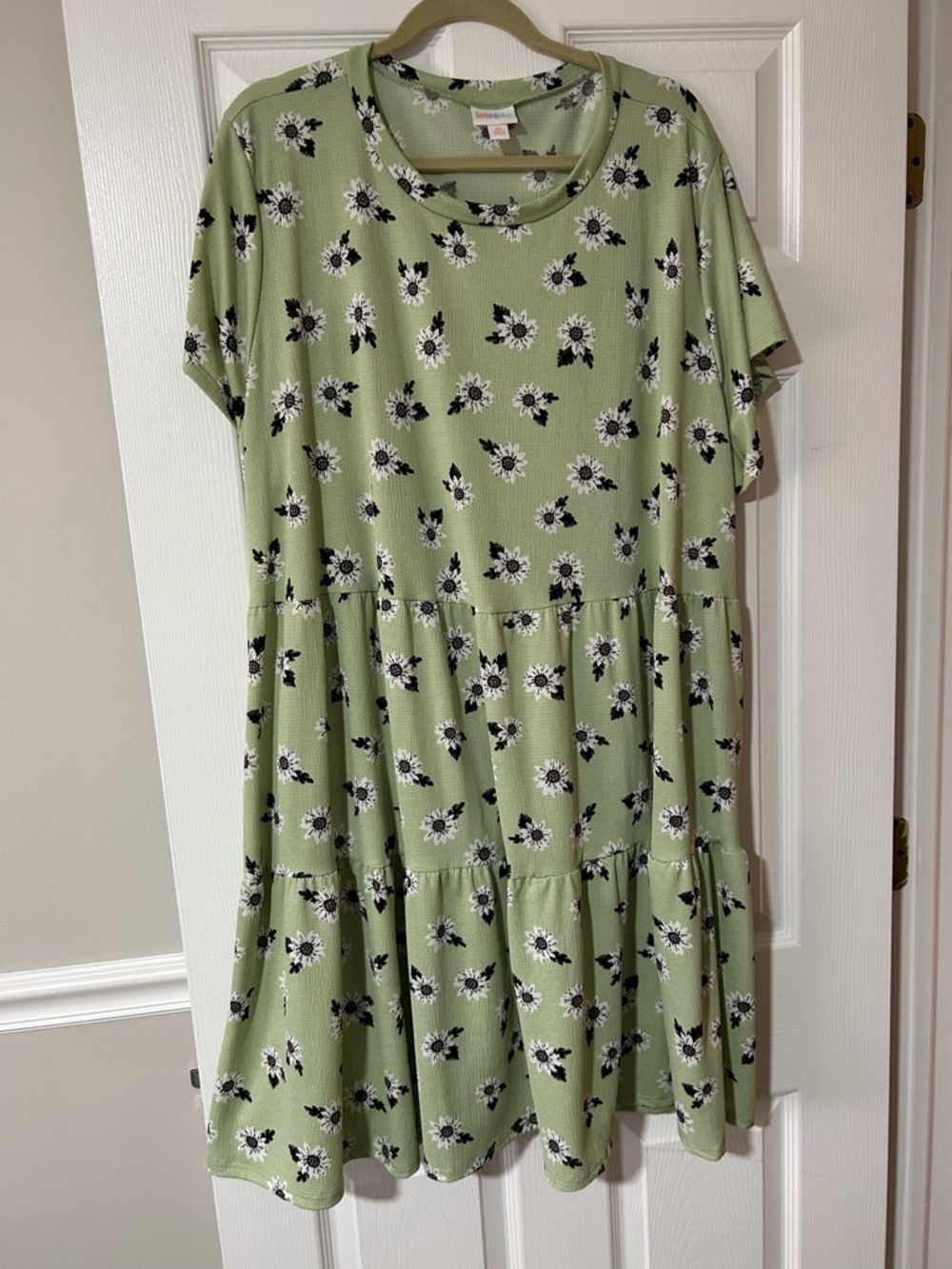 LuLaRoe 3X Ariel Green Floral Tiered Dress
